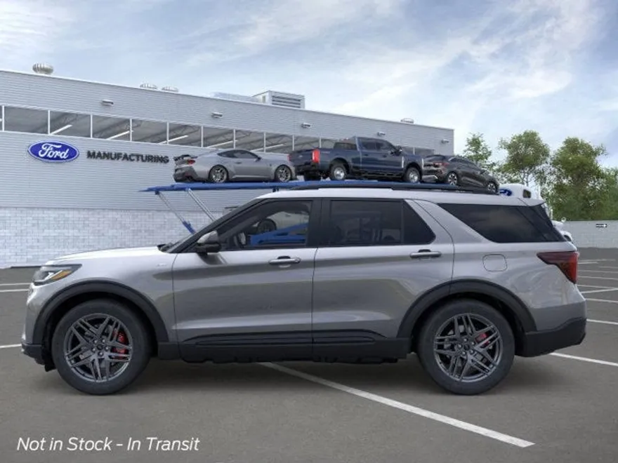 2025 Ford Explorer ST-Line photo 1