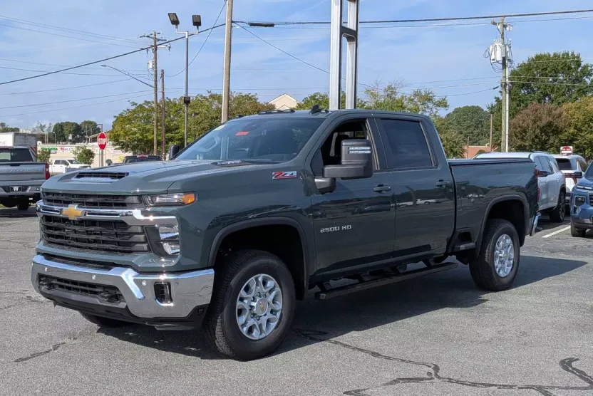 2026 Chevrolet Silverado 2500HD LT photo 1