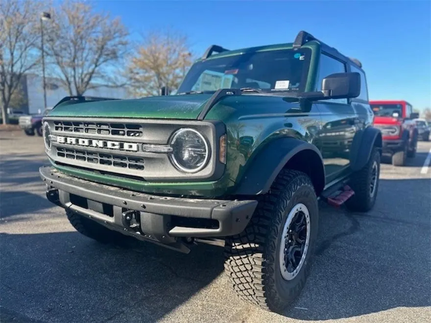 2024 Ford Bronco Black Diamond photo 1