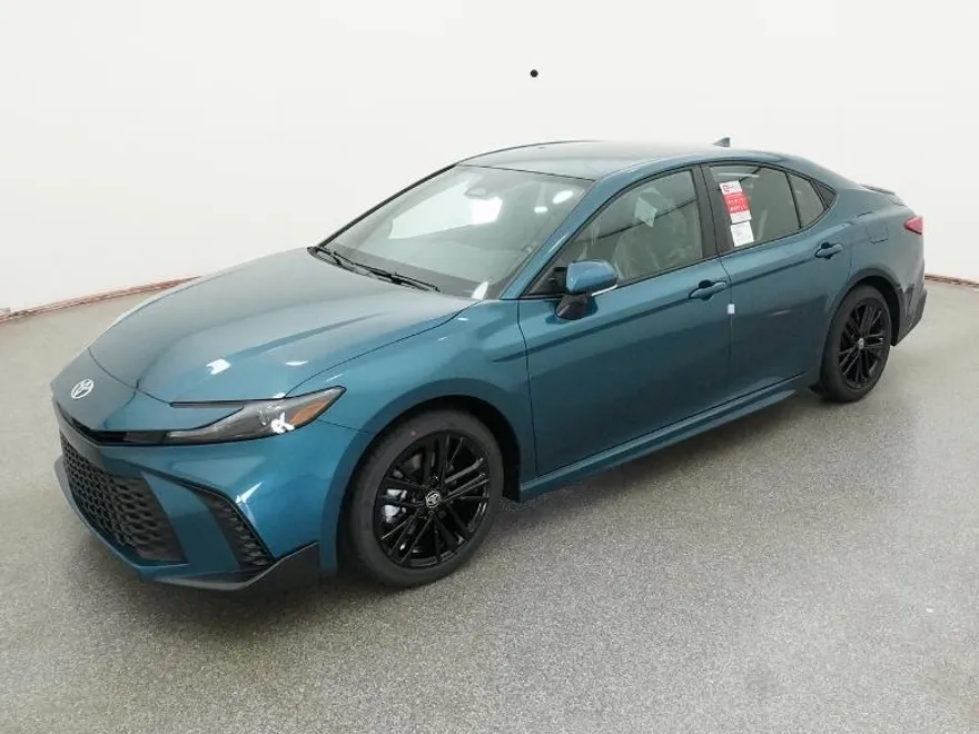 2025 Toyota Camry SE photo 1