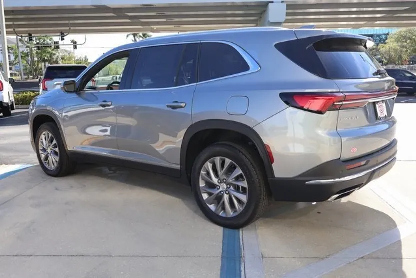 2025 Buick Enclave Preferred photo 1