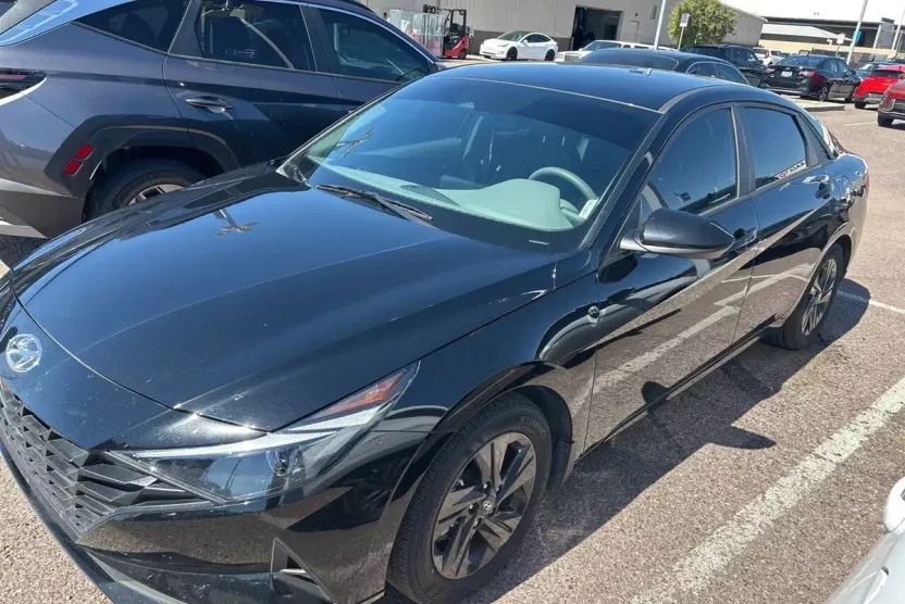 2023 Hyundai Elantra SEL photo 1