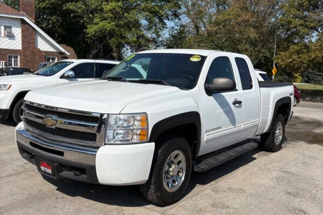 2011 Chevrolet Silverado 1500 LT photo 1