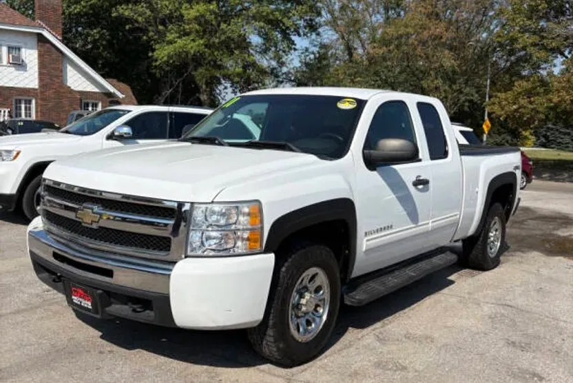 2011 Chevrolet Silverado 1500 LT photo 1