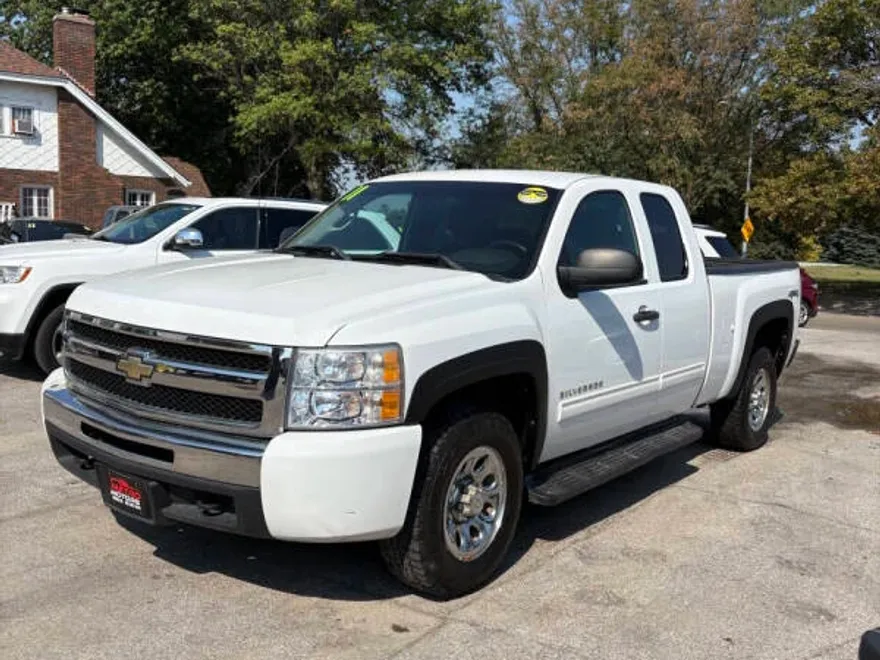 2011 Chevrolet Silverado 1500 LT photo 1