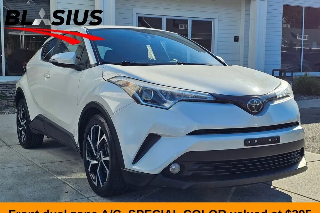 2018 Toyota C-HR XLE photo 1