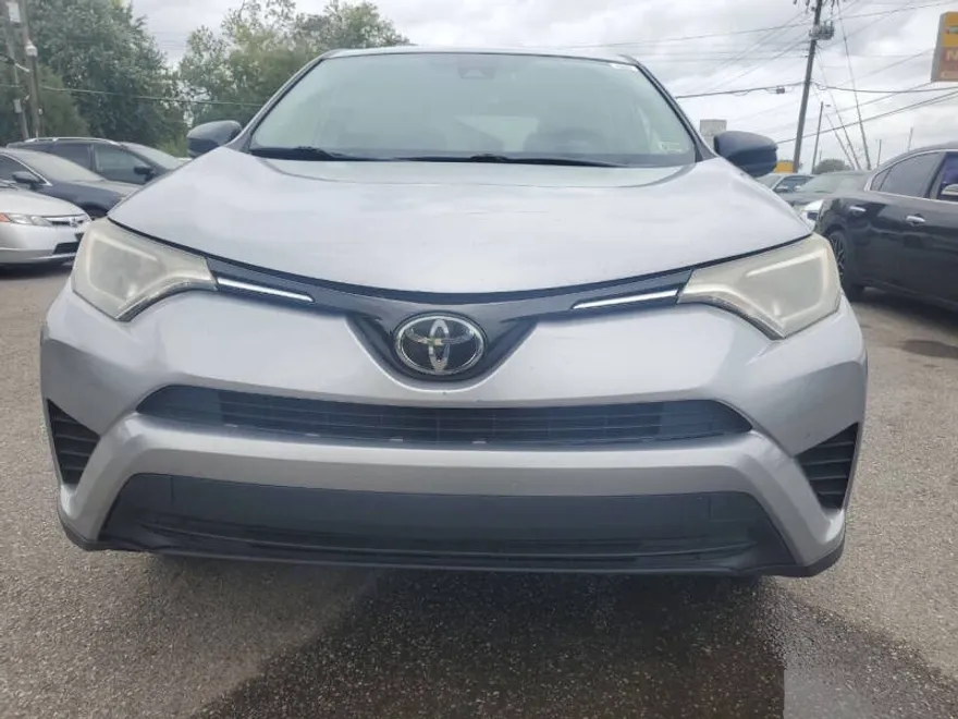 2017 Toyota RAV4 LE photo 1