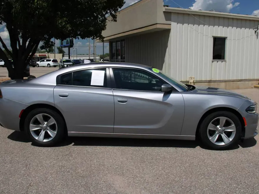 2018 Dodge Charger SXT Plus photo 1