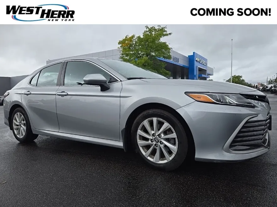 2023 Toyota Camry LE photo 1
