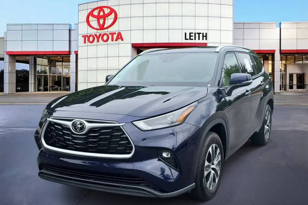 2022 Toyota Highlander XLE photo 1