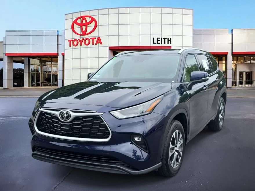 2022 Toyota Highlander XLE photo 1