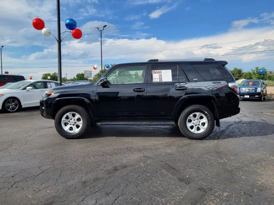 2021 Toyota 4Runner SR5 photo 1