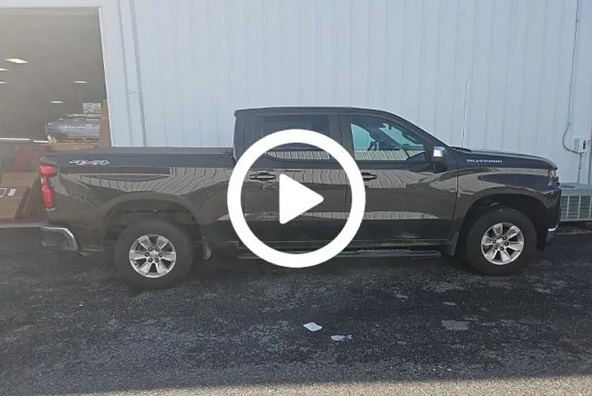 2021 Chevrolet Silverado 1500 LT photo 1