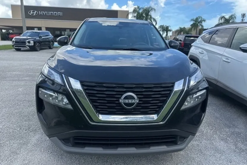 2023 Nissan Rogue SV photo 1