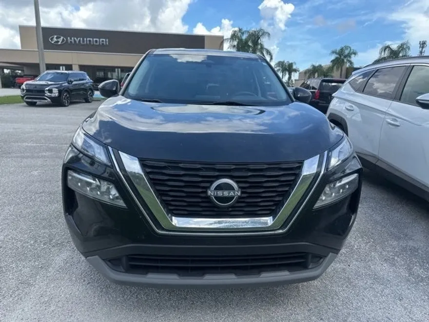 2023 Nissan Rogue SV photo 1