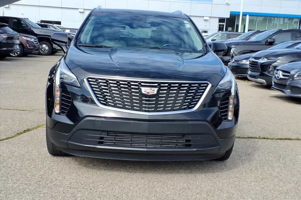 2022 Cadillac XT4 Luxury photo 1