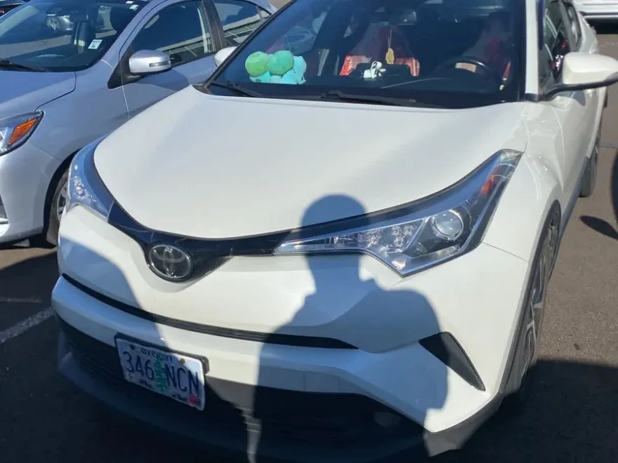 2018 Toyota C-HR XLE Premium photo 1