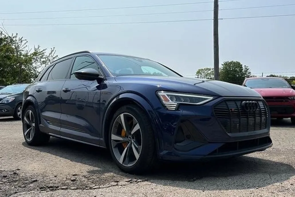 2022 Audi e-tron Premium Plus photo 1