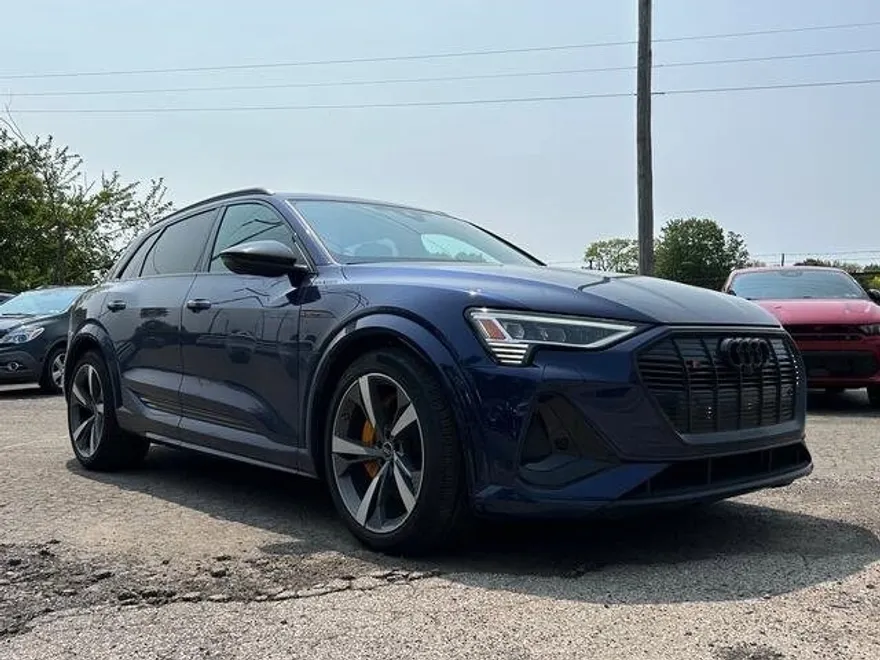 2022 Audi e-tron Premium Plus photo 1