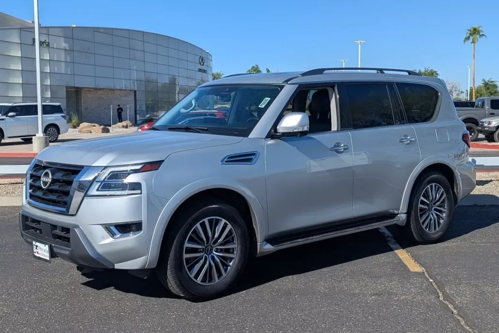 2023 Nissan Armada SL photo 1