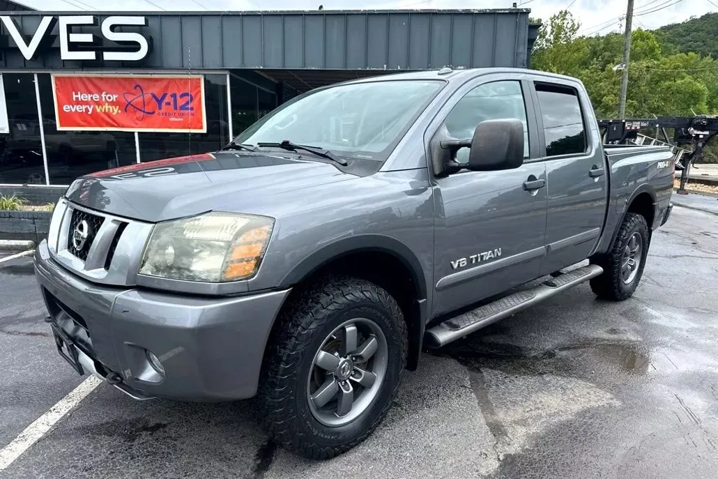 2014 Nissan Titan Crew Cab PRO-4X photo 1