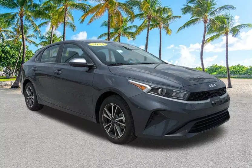 2023 Kia Forte LXS photo 1