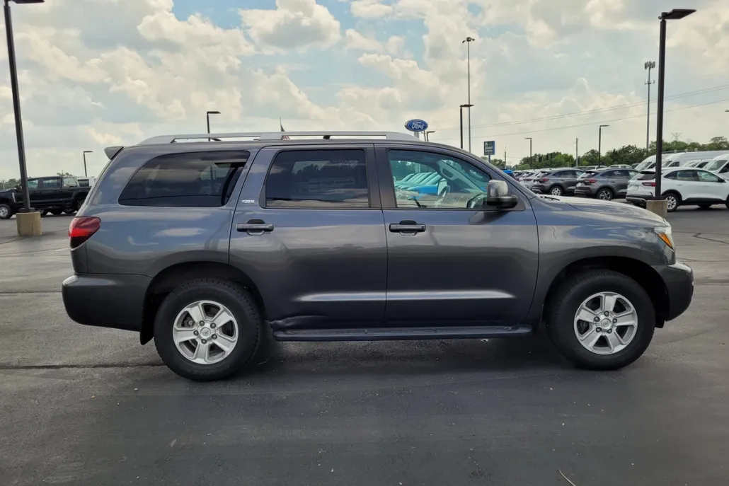 2019 Toyota Sequoia SR5 photo 1