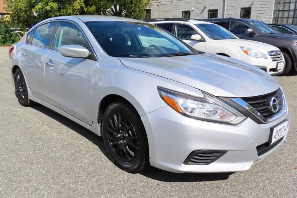 2017 Nissan Altima 2.5 SR photo 1