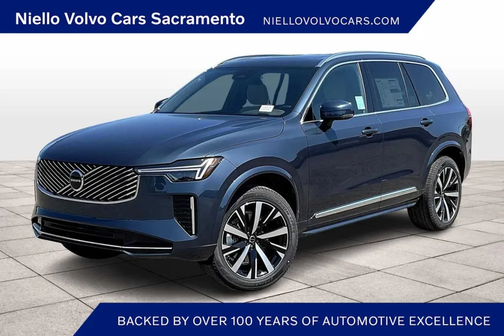 2025 Volvo XC90 B5 Core photo 1