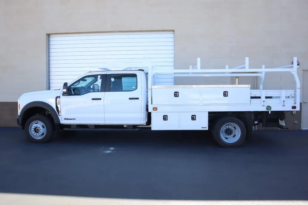 2024 Ford F-550 photo 1
