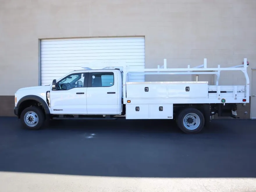 2024 Ford F-550 photo 1