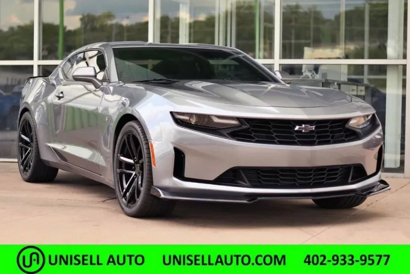 2019 Chevrolet Camaro Coupe 1LT photo 1