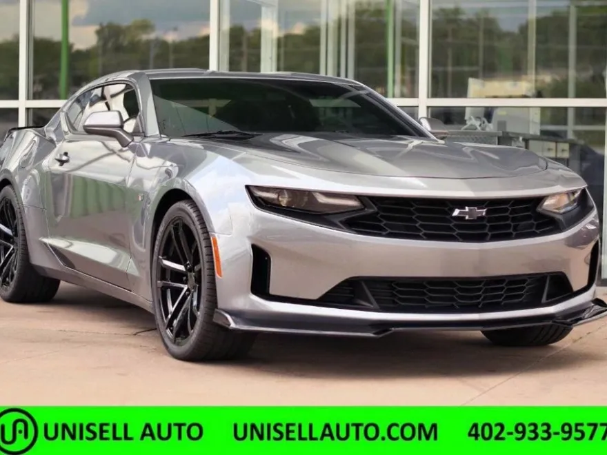 2019 Chevrolet Camaro Coupe 1LT photo 1