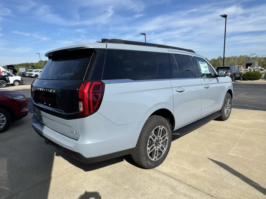 2025 Ford Expedition MAX Base photo 1
