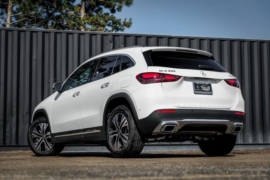2026 Mercedes Benz GLA 250 4MATIC photo 1