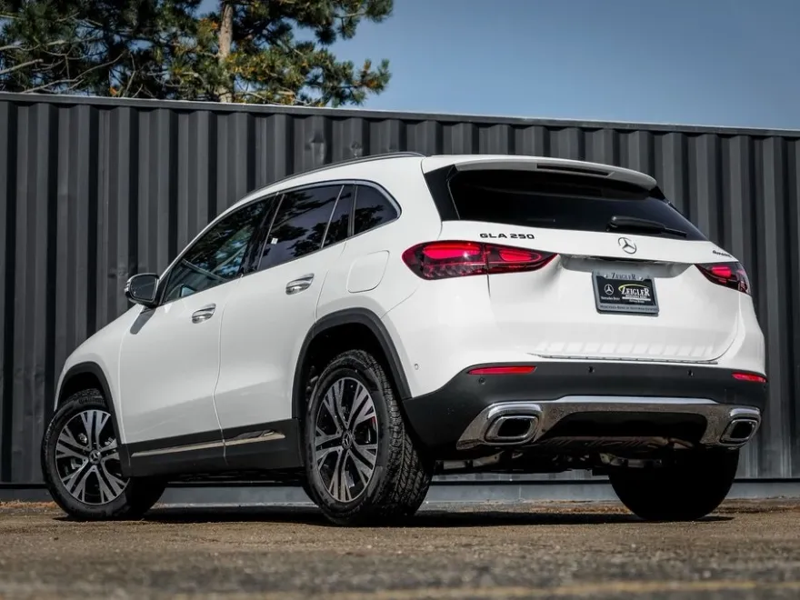 2026 Mercedes Benz GLA 250 4MATIC photo 1