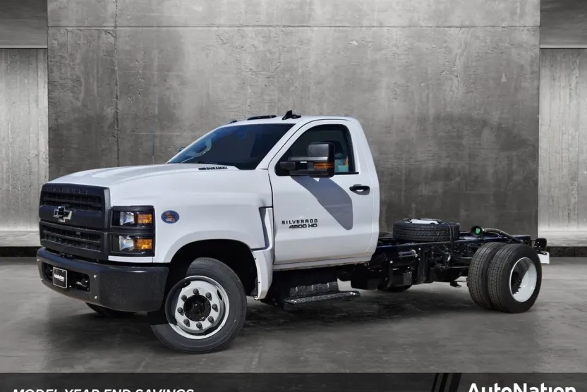 2024 Chevrolet Silverado 4500HD LT photo 1