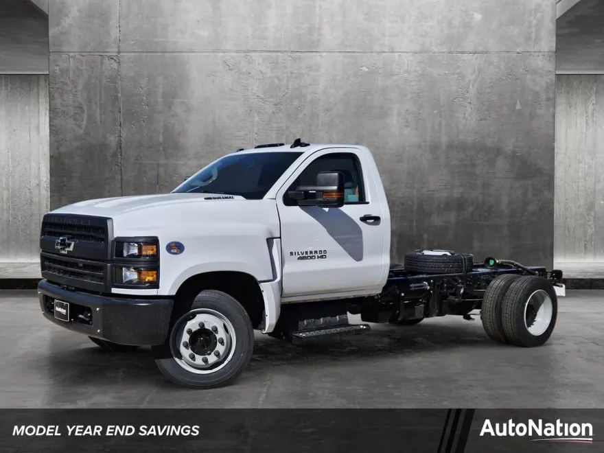 2024 Chevrolet Silverado 4500HD LT photo 1