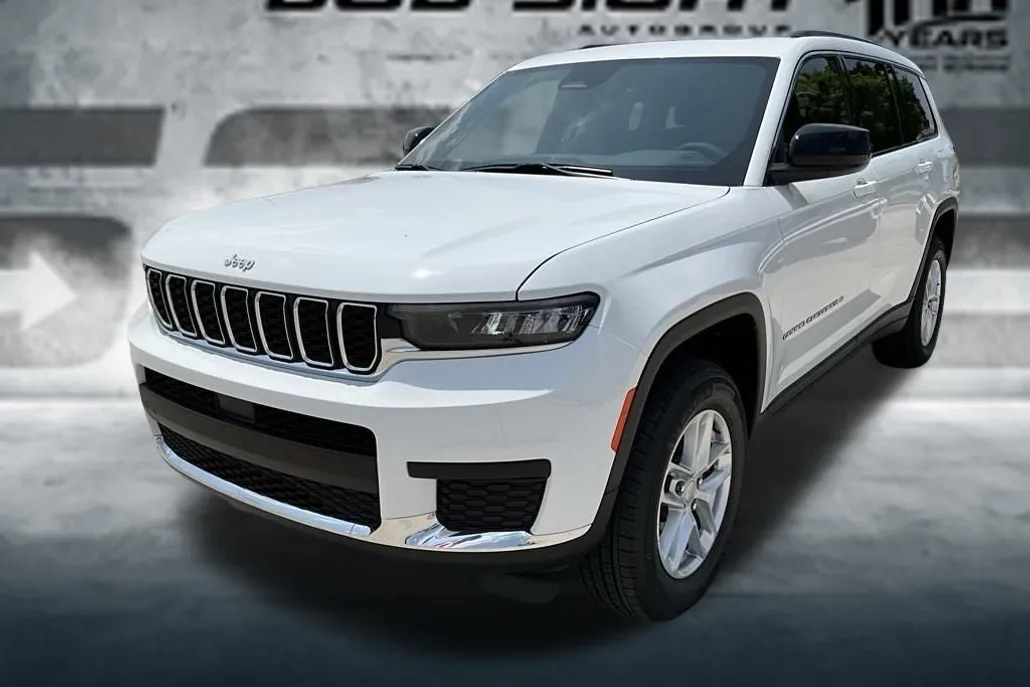 2025 Jeep Grand Cherokee Laredo photo 1