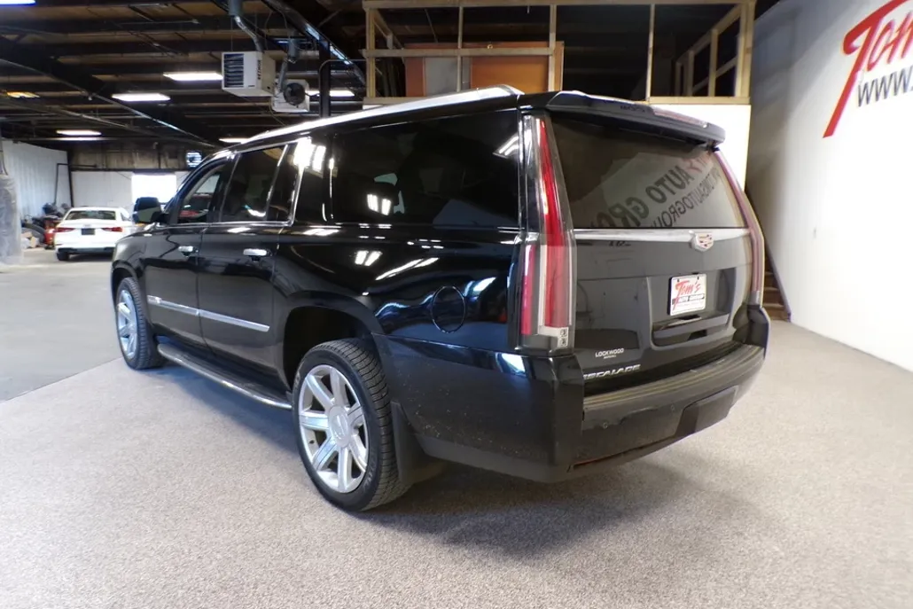2016 Cadillac Escalade ESV Luxury photo 1