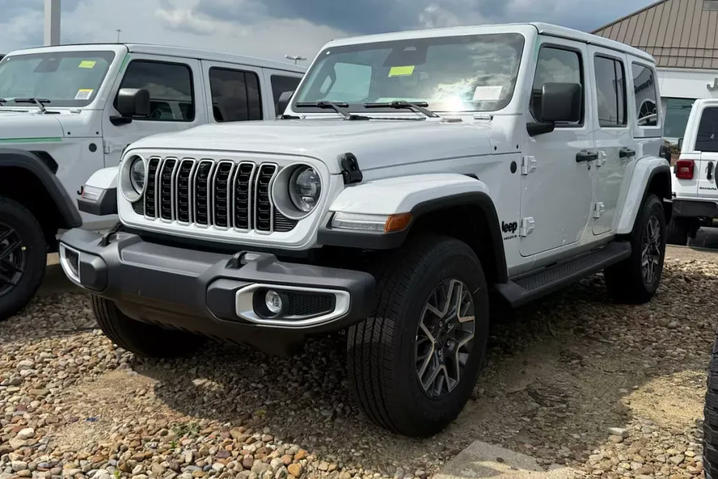 2025 Jeep Wrangler Sahara photo 1