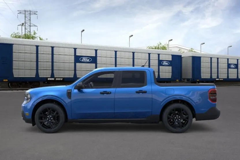 2025 Ford Maverick XLT photo 1