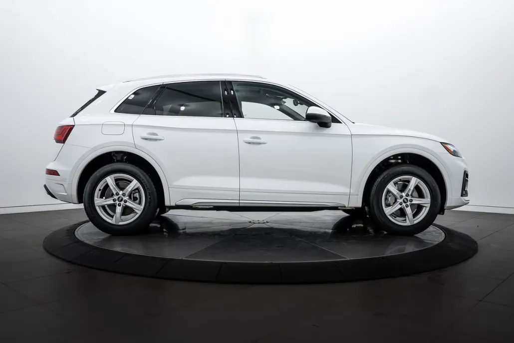 2023 Audi Q5 Premium photo 1