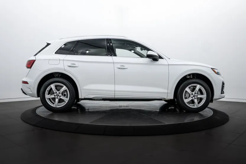 2023 Audi Q5 Premium photo 1