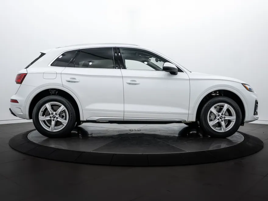 2023 Audi Q5 Premium photo 1