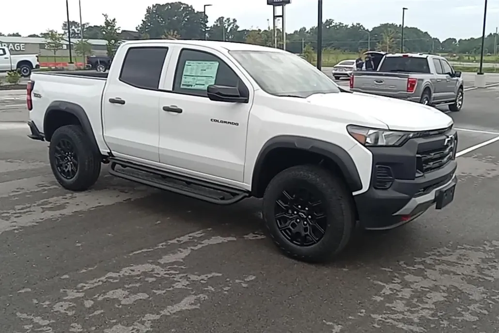 2026 Chevrolet Colorado Trail Boss photo 1