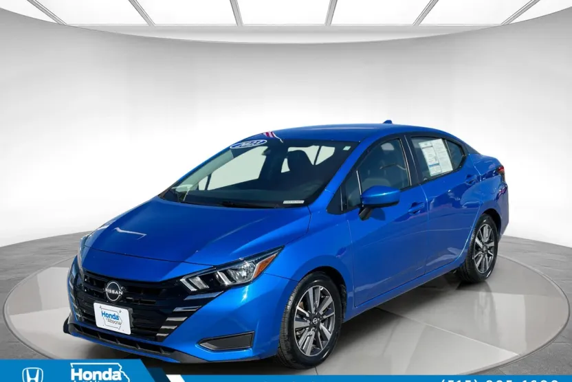 2023 Nissan Versa SV photo 1