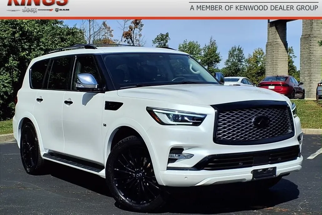2019 Infiniti QX80 Luxe photo 1