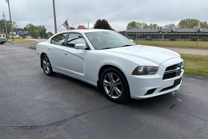 2013 Dodge Charger SXT photo 1