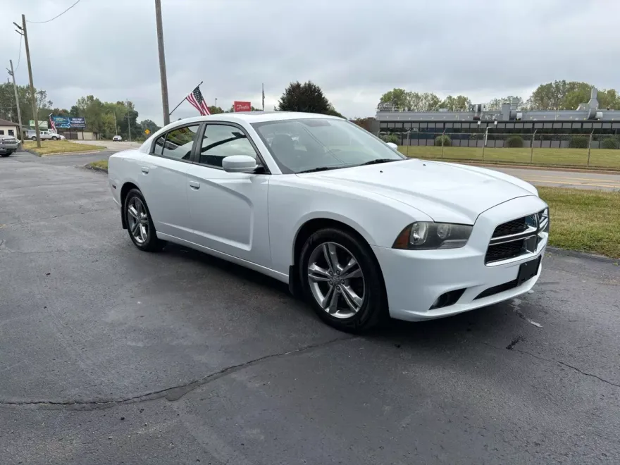 2013 Dodge Charger SXT photo 1